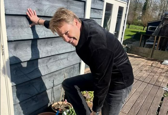 De partner van tv-presentator Viktor Brand? Dit weten we over André