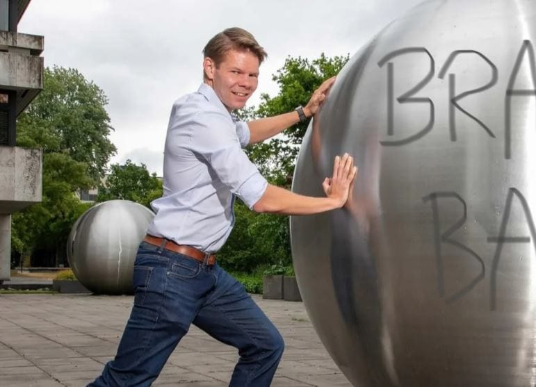 Wie is de partner van Victor Vlam - Een snelle update